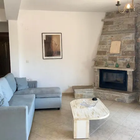 Venetia's Stone House Apartment *