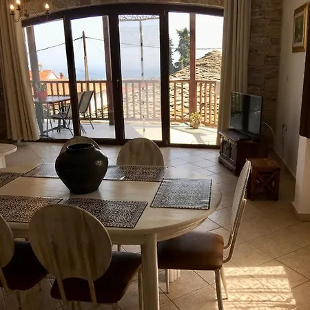 Venetia's Stone House Apartment